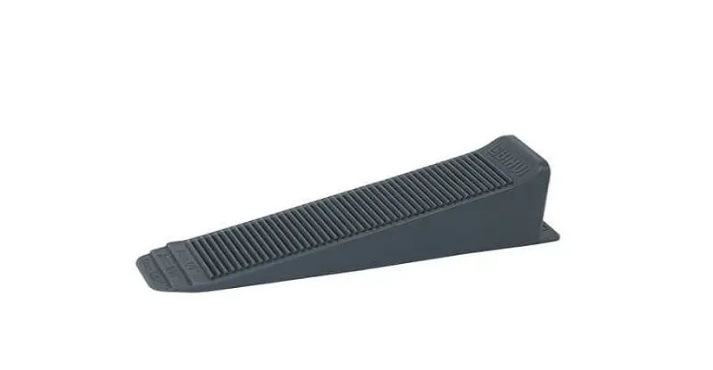 Clamp flush with the tile