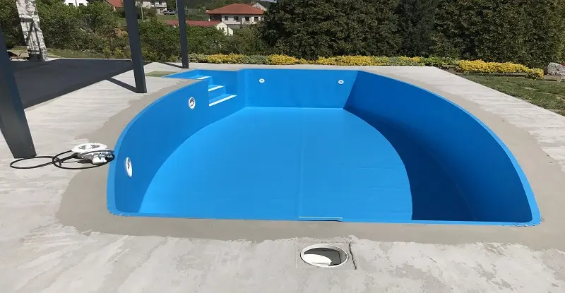 The pool is insulated with epoxy resin