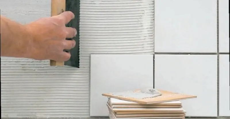 Smoothing with a toothed trowel